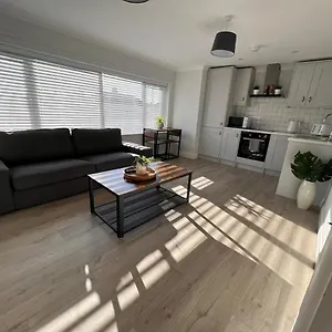 Apartment Great For Contractors- Free Parking, Southampton