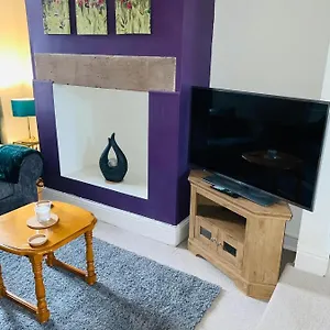  Holiday home Selston House, 3 Bedroom Cosy For Up To 6 Guests, Cul-de-sac On Private Road United Kingdom