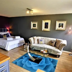 https://grassmarket-studio.edinburghhotelsuk.org